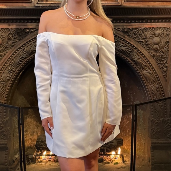 Elliatt Vida Off-Shoulder White Long Sleeve Dress